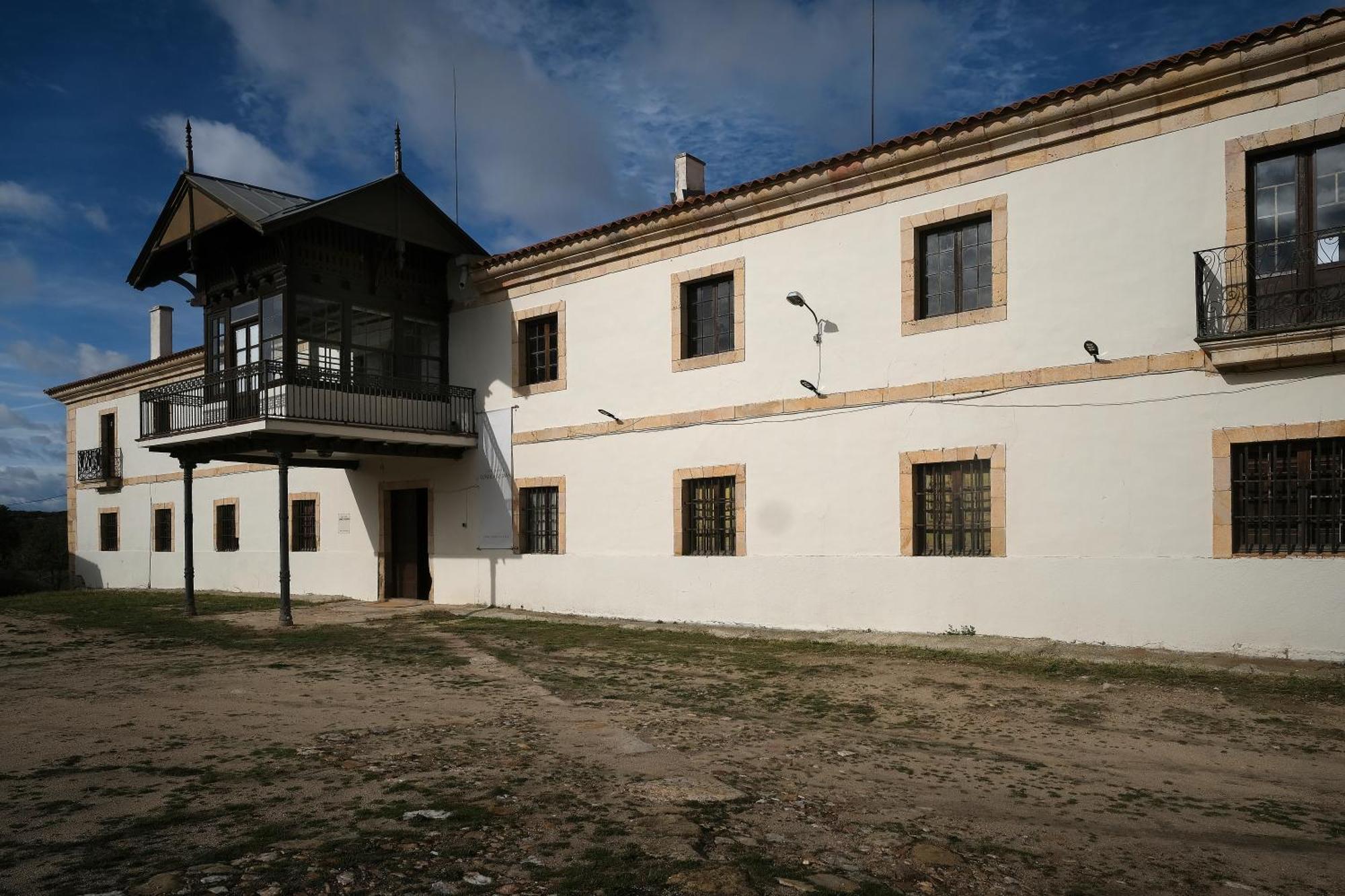 Casa Rural Palacio Conde De Aldana Con Piscina Entre Encinares Y Dehesas Terradillos Exterior photo